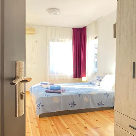 Lovely 2 Bedroom For 6 Guest In * ブルガス