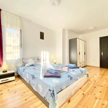 Lovely 2 Bedroom For 6 Guest In Appartement Burgas